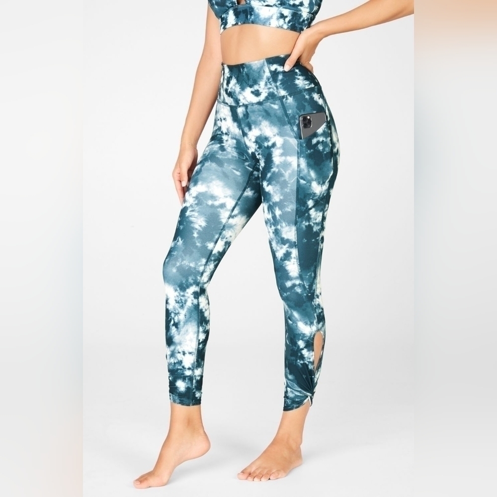 𝅺PURELUXE By Fabletics Oasis High Waisted Twist 7/8 Legging Blue and White